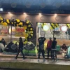 Decenas de personas acampan para obtener hamburguesas gratis en la apertura de Carl’s Jr. en Tehuacán