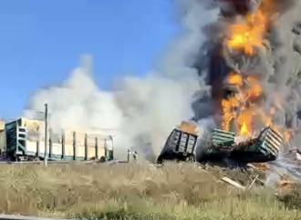 Descarrilamiento de tren de carga causa incendio en Smolensk, Rusia