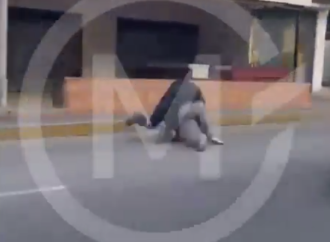 Choque y pelea entre conductores particulares en Calzada Zavaleta entorpece la mañana en Puebla