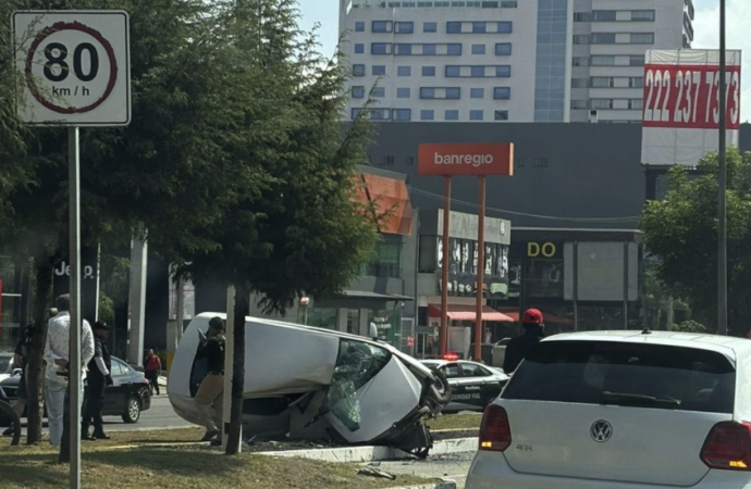 Choque, volcadura y muerte en la mañana de este domingo en la Atlixcáyotl