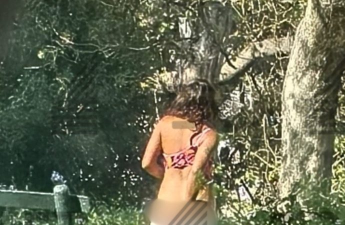 Joven en aparente estado de desorientación es encontrada semidesnuda en Parque Morelos, Puebla