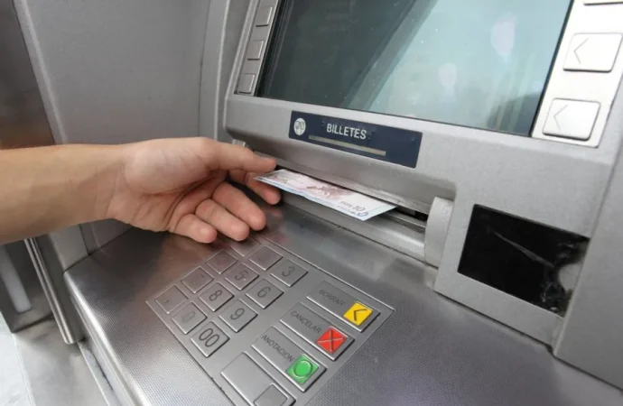 Robo sin violencia en cajeros de Plaza San Pedro alerta sobre nuevas tácticas delictivas