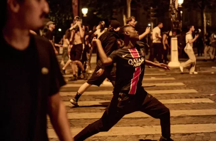 Festejos del PSG en París dejan un muerto, cientos de detenidos y decenas de heridos
