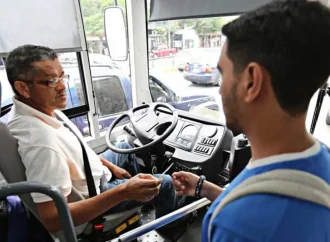 Elpidio Díaz respalda incremento en tarifas de transporte público y eliminación de descuentos a estudiantes