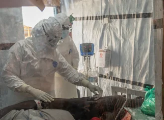 Francia confirma primer caso de ébola en un médico que regresó de República Democrática del Congo