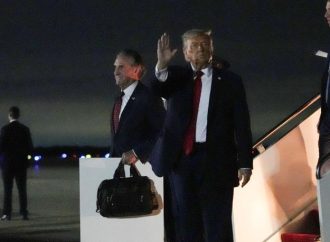 Trump anuncia represalias tras derribo de helicóptero Apache por Irán en el estrecho de Ormuz