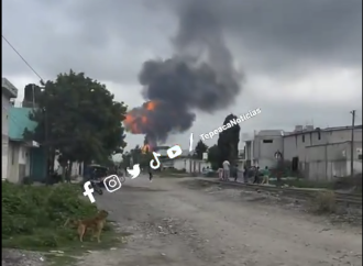 Explosión de pipa moviliza a cuerpos de emergencia en Tepeaca