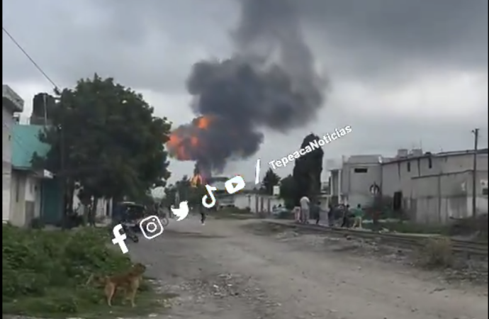 Explosión de pipa moviliza a cuerpos de emergencia en Tepeaca