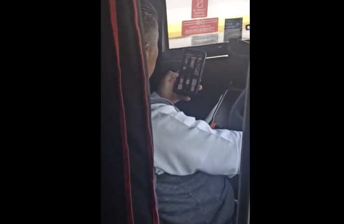 Conductor de ADO es captado usando celular a alta velocidad en la autopista Cuacnopalan-Oaxaca