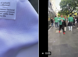 Distribuyen pañuelos blancos en el Zócalo de CDMX en protesta contra Morena durante inauguración del Mundial 2026