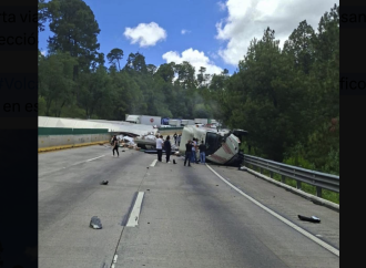 Tercera volcadura en la autopista México-Puebla complica el tránsito rumbo a la Ciudad de México