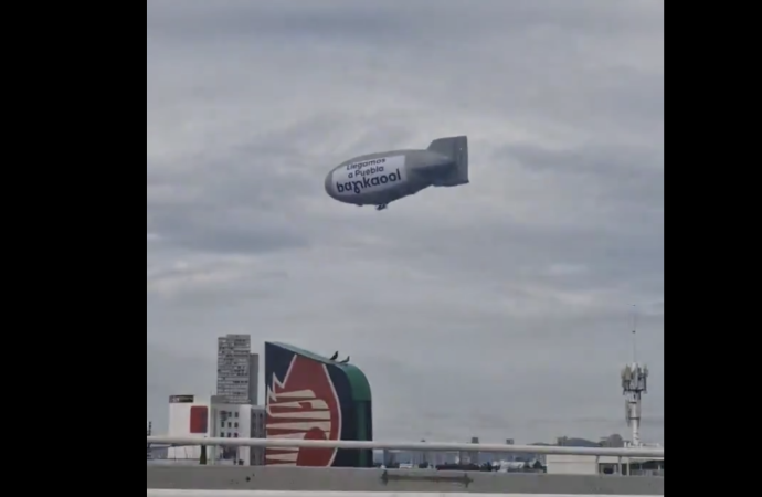 Zeppelín de Bankaool destaca en Puebla durante apertura de oficinas en Triángulo Las Ánimas