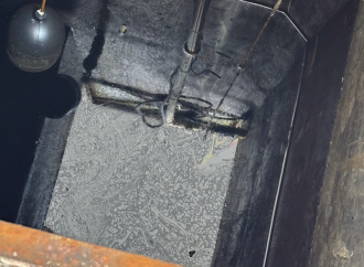 Denuncian posible contaminación en el agua potable de Puebla por olor a gasolina