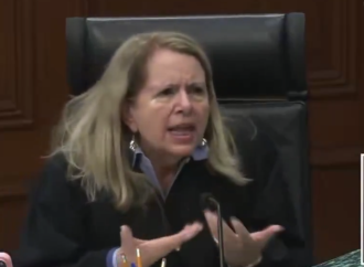 Ministra de la Suprema Corte genera controversia al afirmar que hoteles “all inclusive” excluyen a mexicanos