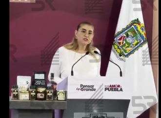 Un cuerpo hallado en vehículo incendiado y narcomanta en Periférico Ecológico de Puebla