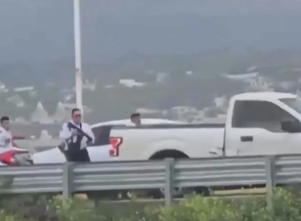 Balacera y persecución en sentido contrario en la autopista México-Pachuca
