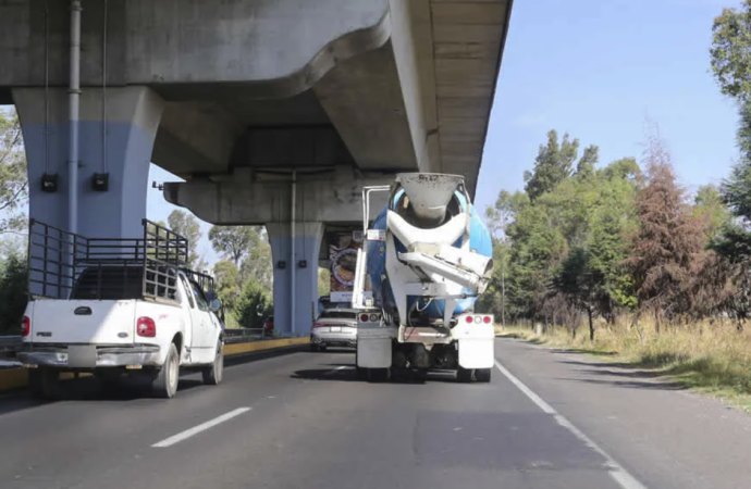 Cierres parciales en la autopista México-Puebla a la altura de Volkswagen por trabajos de pavimentación