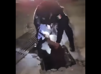 Hombre atrapado más de ocho horas en alcantarilla es rescatado en Apodaca, Nuevo León