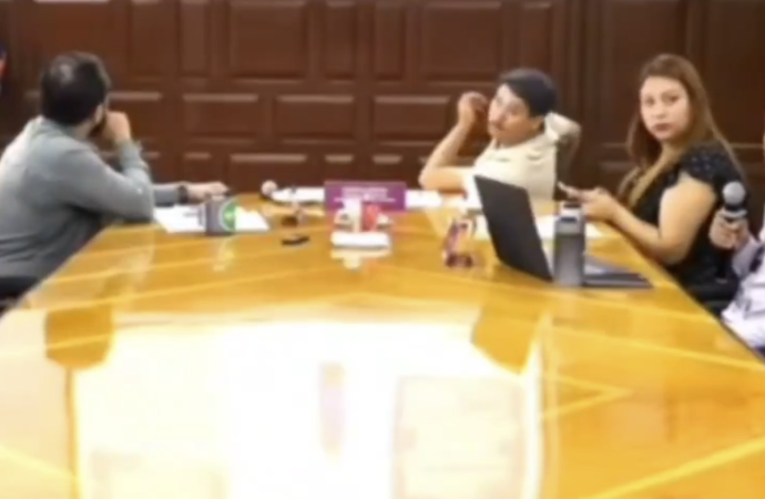 Regidor de Puebla interrumpe sesión con expresiones durante partido del Mundial 2026