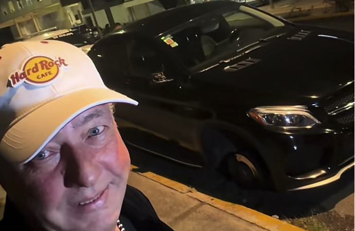 Influencer poblano denuncia robo de llantas y espejos de su camioneta en colonia La Paz