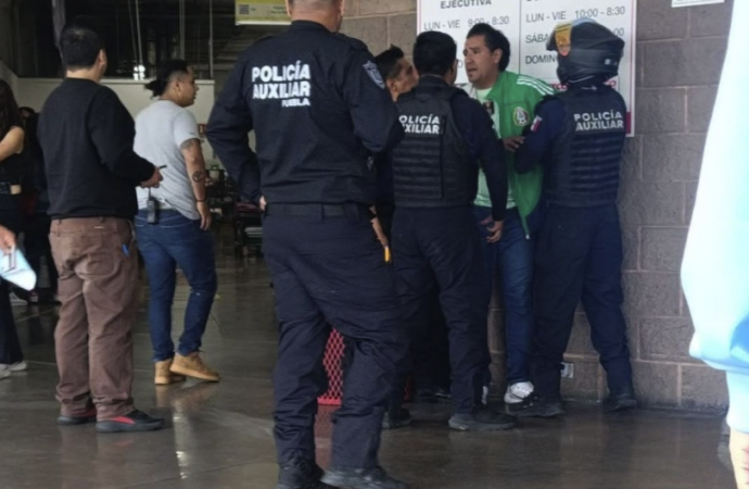 Detienen a presunto ladrón tras intento de robo en tienda Costco de Puebla