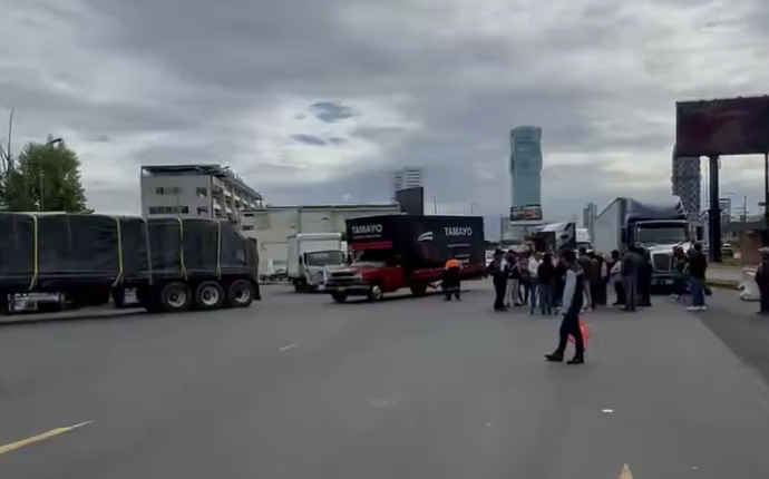 Transportistas bloquean carreteras en Puebla pese a acuerdo con Segob; reportan afectaciones en varios puntos