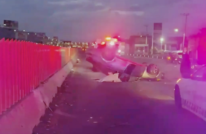Tragedia en la México-Puebla: mujer muere tras volcadura a la altura de Ixtapaluca