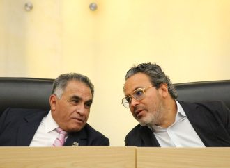 Diputados de Morena protagonizan altercado en el Congreso de Puebla durante sesión ordinaria