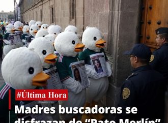 FALSO: Madres buscadoras no se disfrazaron del “Pato Merlín” para ser recibidas en Palacio Nacional