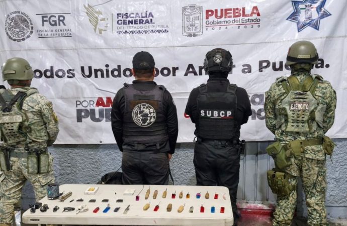Decomisan armas y accesorios celulares en el penal de Cholula