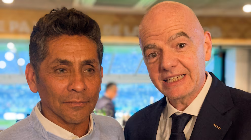 Gianni Infantino designa a Jorge Campos como su representante en el partido México vs Corea del Sur