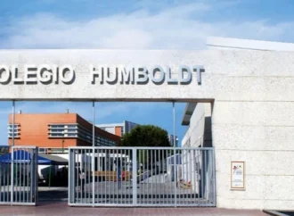 Alumna del Colegio Humboldt sufre fractura de dos vértebras tras caer en cisterna; familia denuncia falta de protocolos