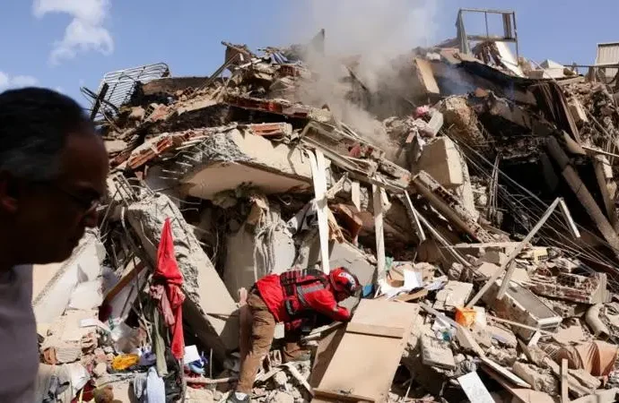 Terremotos en Venezuela dejan al menos 164 muertos y cerca de 1,000 heridos; continúan labores de rescate en La Guaira