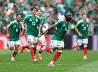 México gana su primer partido inaugural en un Mundial tras 16 años