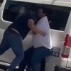 Chofer de transporte público y automovilista se enfrentan a golpes en Izúcar de Matamoros