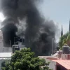 Explosión e incendio consumen vivienda en Geovillas del Sur, Puebla