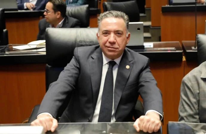 Enrique Inzunza reafirma su permanencia en el Senado y defiende su trayectoria