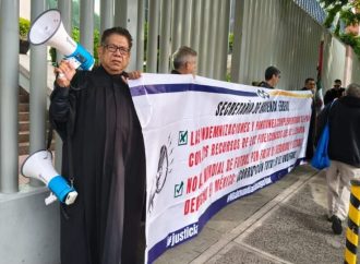 Jueces y magistrados en retiro protestan por indemnizaciones pendientes tras reforma judicial