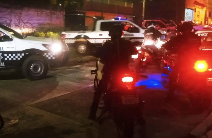 Detienen a comandante y tres policías de Ixhuatlán del Sureste en operativo federal relacionado con secuestro de periodista