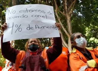 Protesta de trabajadores del OOSL en Puebla exige destitución de líder sindical
