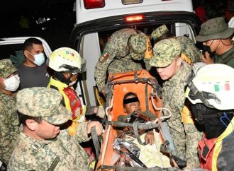 Ejército mexicano rescata a dos personas con vida tras sismos en Venezuela