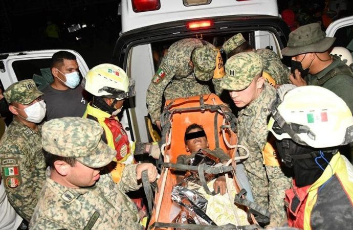 Ejército mexicano rescata a dos personas con vida tras sismos en Venezuela