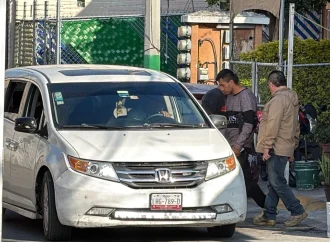 Hombre que mantuvo como rehenes a seis familiares en Tecámac se entrega tras más de 20 horas