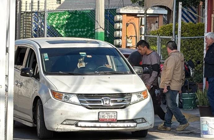 Hombre que mantuvo como rehenes a seis familiares en Tecámac se entrega tras más de 20 horas