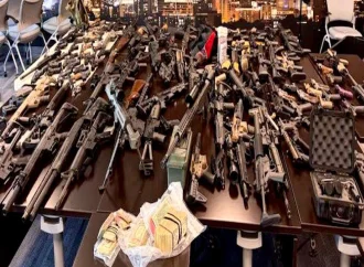 Embajador de EU informa decomiso de 138 armas destinadas a México desde Carolina del Norte