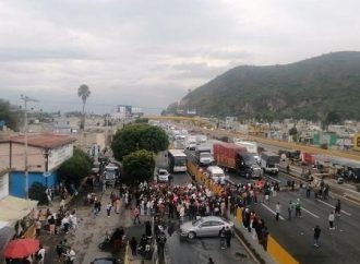 Detención de dos profesores en escuela Celestino Freinet genera bloqueo en la México-Puebla