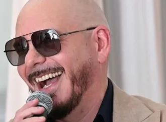 Pitbull establece récord Guinness con más de 22 mil calvas postizas en Londres