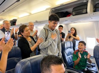 Gilberto Mora es ovacionado en avión tras su debut en el Mundial 2026