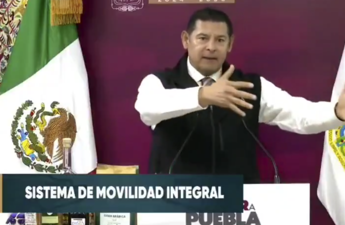 Armenta critica a exfuncionarios de Morena que cuestionan el Cablebús en Puebla