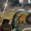 Joven cae al pavimento durante festejos por triunfo de México en Guadalajara